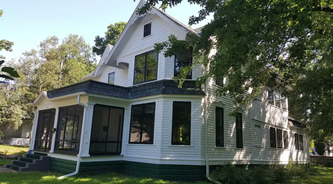 819 3rd Ave, Eau Claire, Wisconsin 54703, 3 Bedrooms Bedrooms, ,1 BathroomBathrooms,Multi-Family,Short-term-Vacation,819 3rd Ave,1134