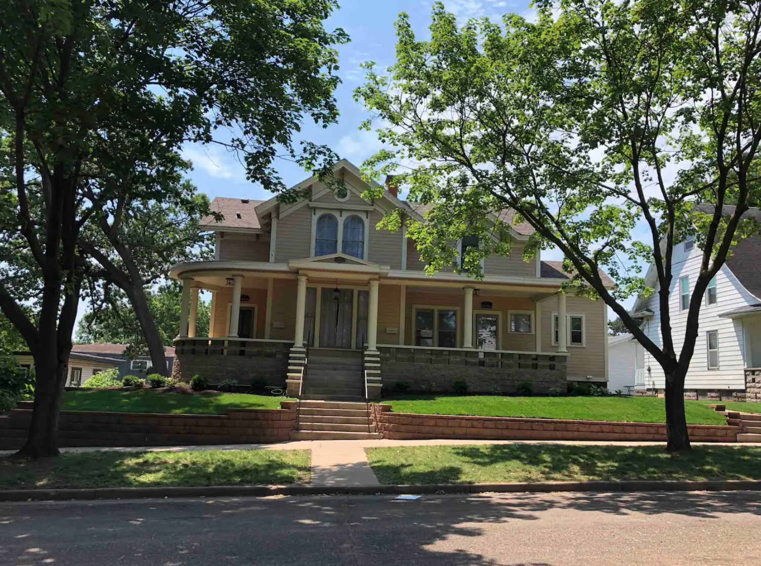 223 Hudson St., Eau Claire, Wisconsin 54703, 3 Bedrooms Bedrooms, ,2 BathroomsBathrooms,Multi-Family,Short-term-Vacation,223 Hudson St.,1150