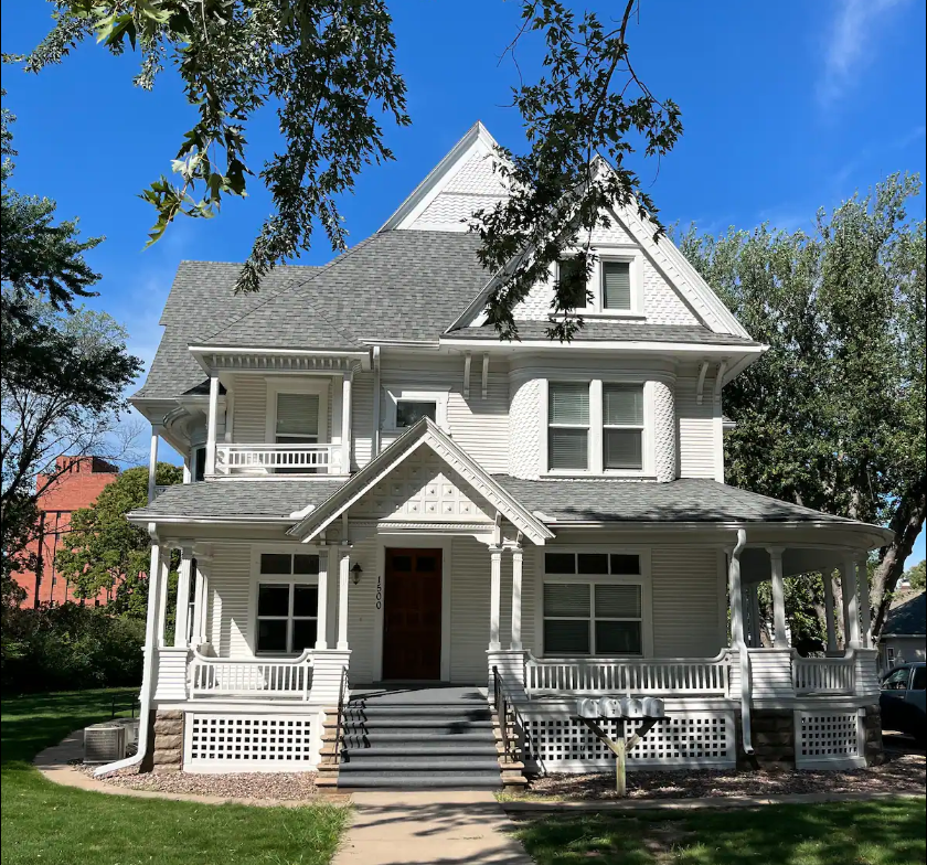 1500 State St, Eau Claire, Wisconsin 54703, 2 Bedrooms Bedrooms, ,1 BathroomBathrooms,Multi-Family,Short-term-Vacation,1500 State St,1037