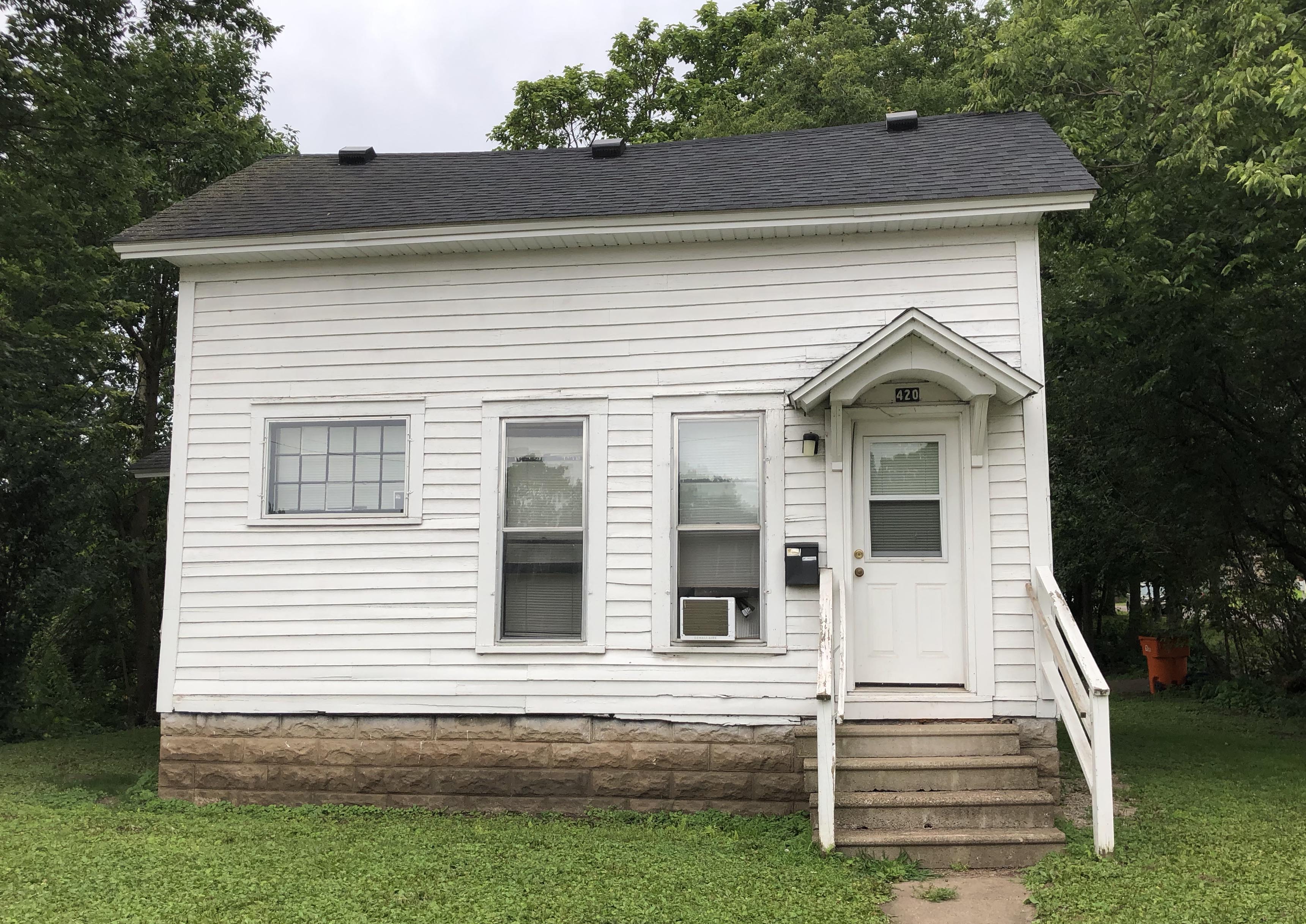 420 2nd Ave, Eau Claire, Wisconsin 54703, 3 Bedrooms Bedrooms, ,1 BathroomBathrooms,Single Family,Apartment,420 2nd Ave,1064