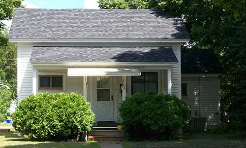 528 Chippewa St, Eau Claire, Wisconsin 54703, 2 Bedrooms Bedrooms, ,1 BathroomBathrooms,Single Family,Apartment,528 Chippewa St,1076